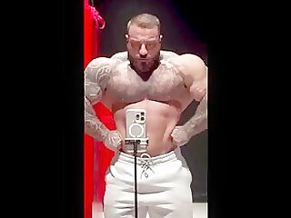 Massive italian bodybuilder!