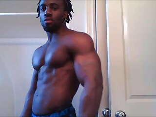 Muscle black flexing his body - ThisVid.com