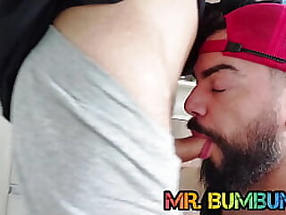 PAGANDO UM BOQUETE PARA O NOVINHO CURIOSO ( COMPLETO NO RED E SUBSCRIÇÃO)