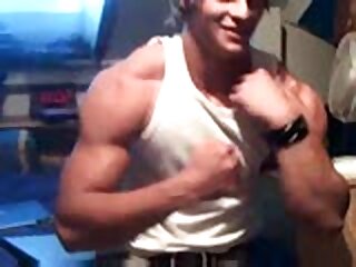 German teen flexing his huge traps