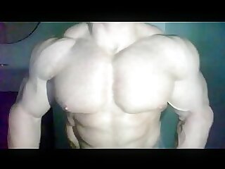 The masked Bodybuilder webcam (MuscleBullxxx29)