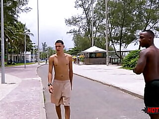Arrombando o cuzinho do meu fã!
