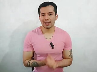 Jovencito de 22 a&ntilde;os es penetrado por los 20cm del padre de su mejor amigo en una casa de encuentros&excl; Relato sexual