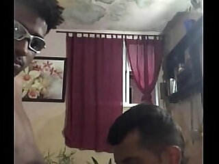 Favela Cruising II - Radinho do morro do dend&ecirc; socou pica na minha boca e encheu minha cara de leite