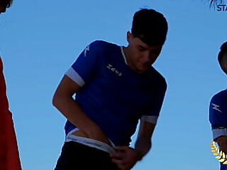 STAXUS &colon;&colon; Hot bicyclists can't resist making an emergency stop