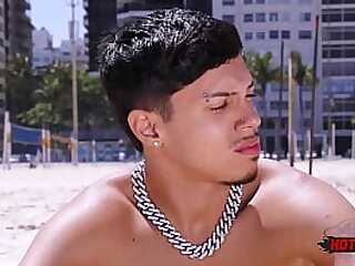 Mamando a piroca do vendedor de picol&eacute;