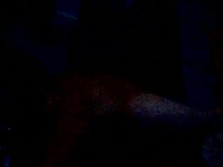 ボディビルダーがもっこりさせた股間を触られ反応します。