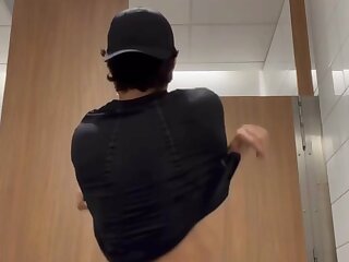 Sexy jock tiktoker strips and shows off his ass after working out