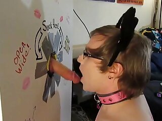 I made my own glory hole to invite over the VIP's for their own (extended) use, and to use at their whim ^.~ This was the first of what will be many VIP's serviced ?