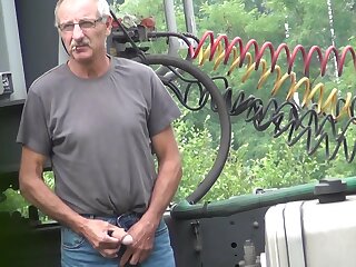 Trucker Caught Peeing 2014 July 214