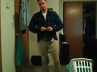 MARRIED GUY STRIP TEASE amateur