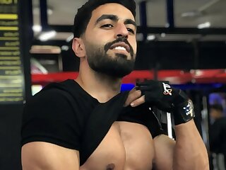 Lebanese tiktoker issa hajjar showing body (لبناني Arab)