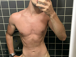 356 Italian muscle hunk Federico fede_21 onlyfans wank off porn