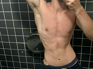 353 Italian muscle hunk Federico fede_21 onlyfans wank off porn