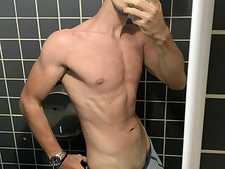 349 Italian muscle hunk Federico fede_21 onlyfans wank off porn