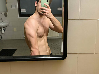 340 Italian muscle hunk Federico fede_21 onlyfans wank off porn