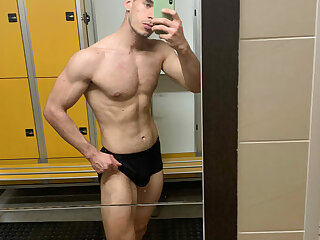 258 Italian muscle hunk Federico fede_21 onlyfans wank off porn