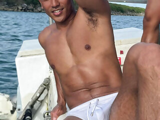 25 Asian twunk Luke Calip goldentwunk671 onlyfans porn