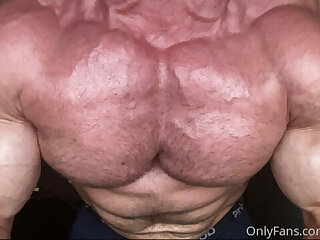 211 Massive bodybuilder Pavel Červinka zeecko onlyfans porn