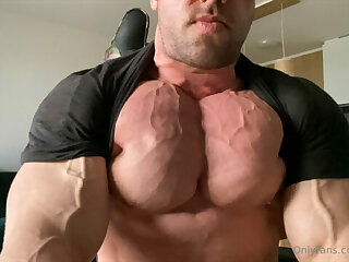 210 Massive bodybuilder Pavel Červinka zeecko onlyfans porn