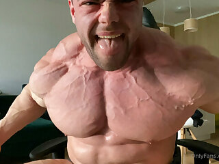 196 Massive bodybuilder Pavel Červinka zeecko onlyfans porn
