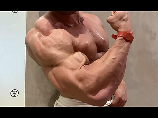 175 Massive bodybuilder Pavel Červinka zeecko onlyfans porn