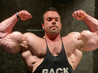 164 Massive bodybuilder Pavel Červinka zeecko onlyfans porn