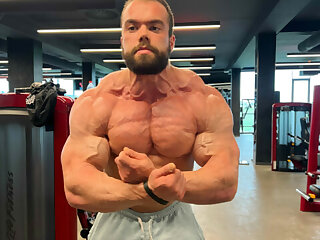 136 Massive bodybuilder Pavel Červinka zeecko onlyfans porn
