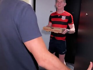 Hot Creamy Pizza  AndoliniXXL & Max Lorde