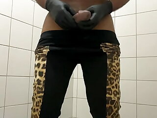 Experimentando cal&ccedil;a nova e fazendo uma practical vibrations de tantra skin sex