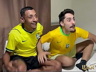 E foi assim que assisti Brasil x Haiti com meu parceiro viado